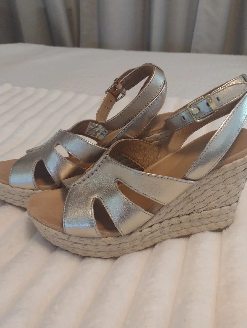 UGG Women's 7.5 Careena Wedge Espadrille Gold Sandals Leather Heel Comfort